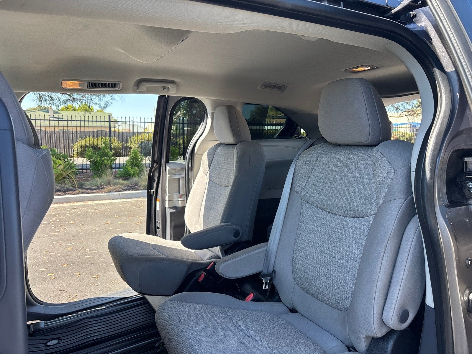 2023 Toyota Sienna LE