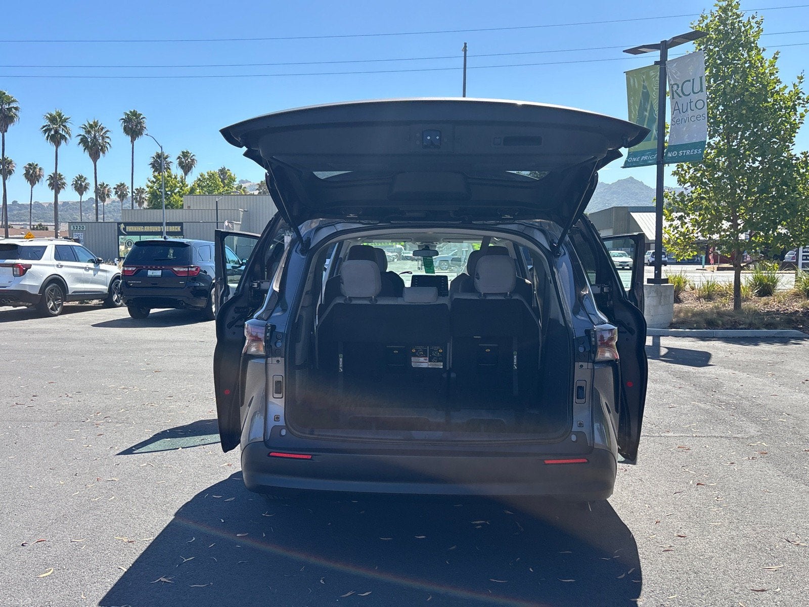 2023 Toyota Sienna LE