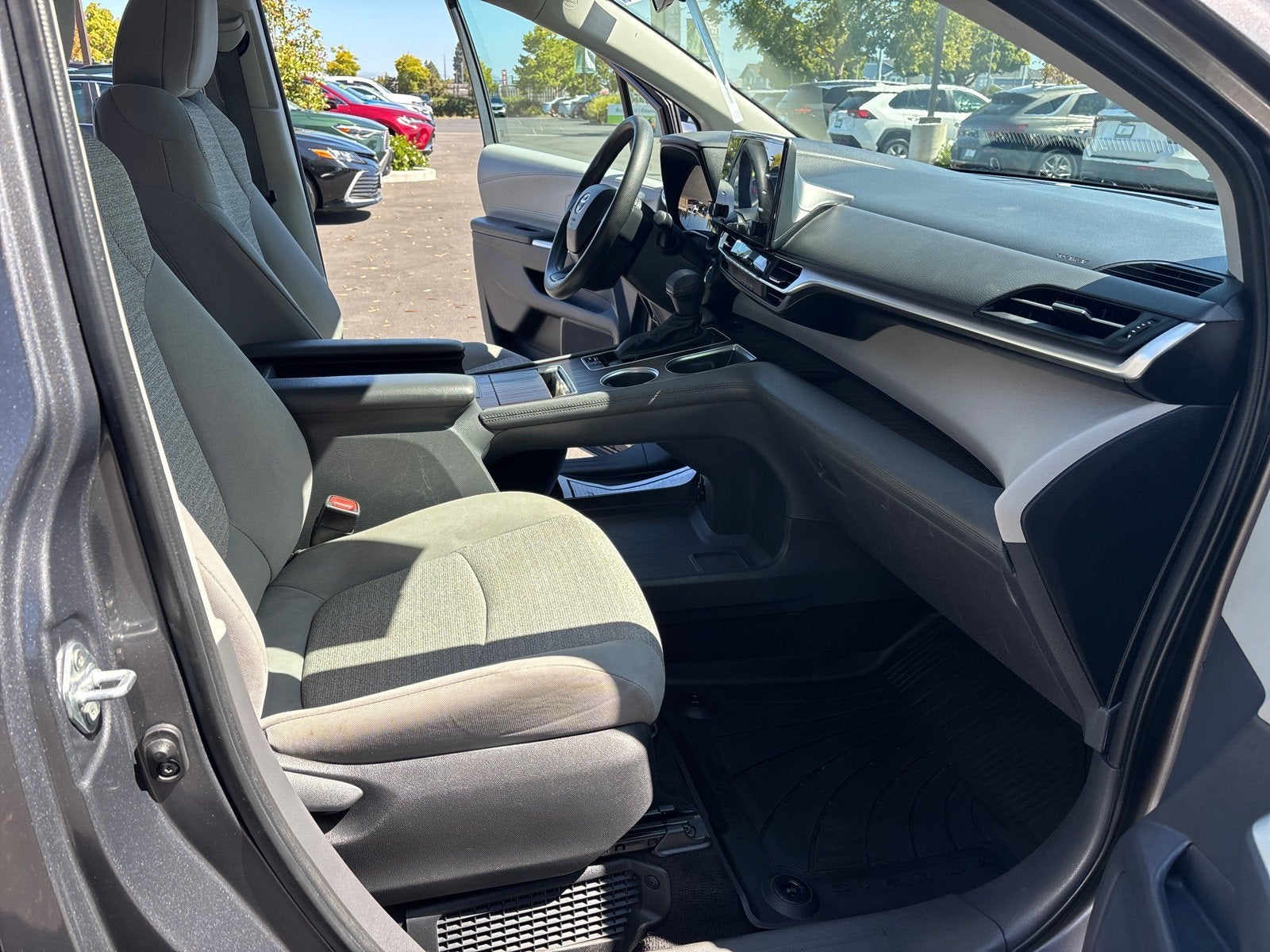 2023 Toyota Sienna LE