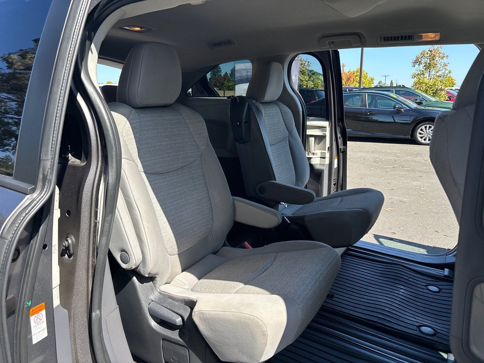 2023 Toyota Sienna LE