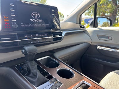 2023 Toyota Sienna LE