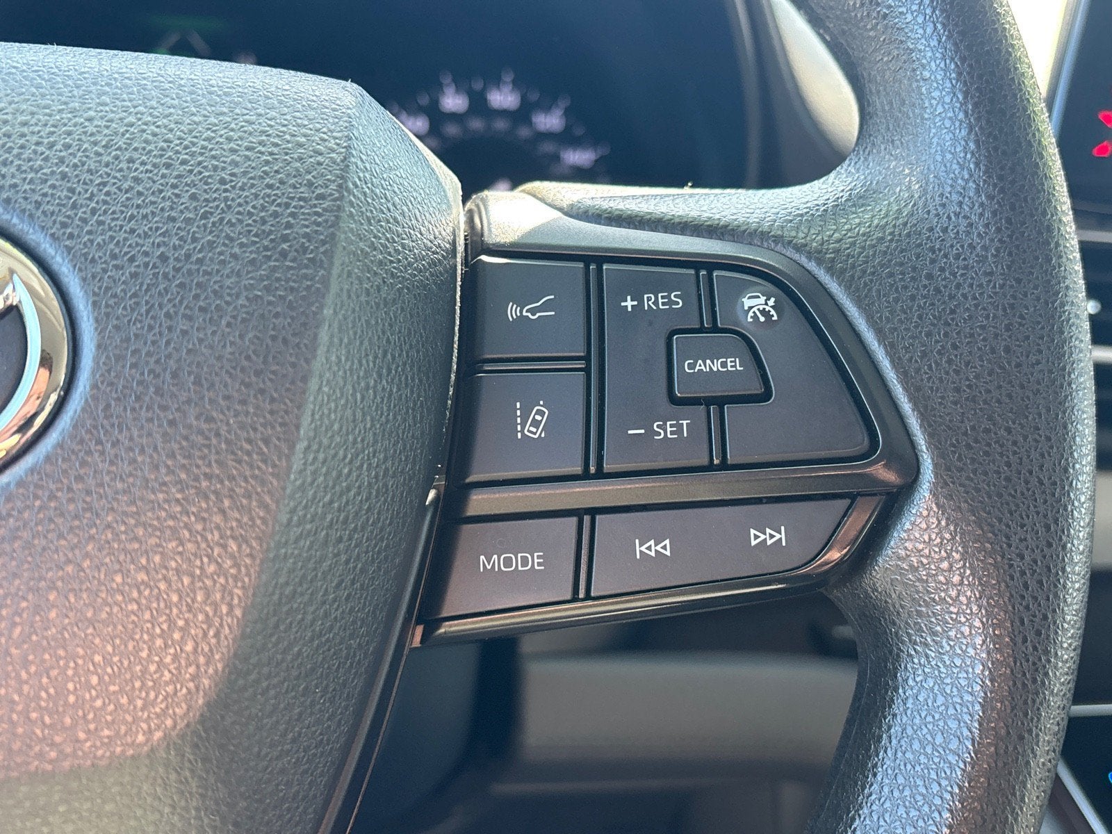 2023 Toyota Sienna LE