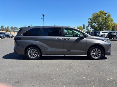 2023 Toyota Sienna LE