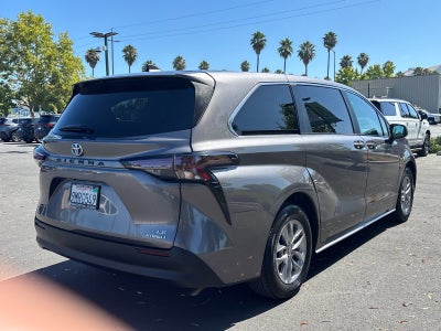 2023 Toyota Sienna LE
