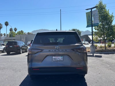 2023 Toyota Sienna LE