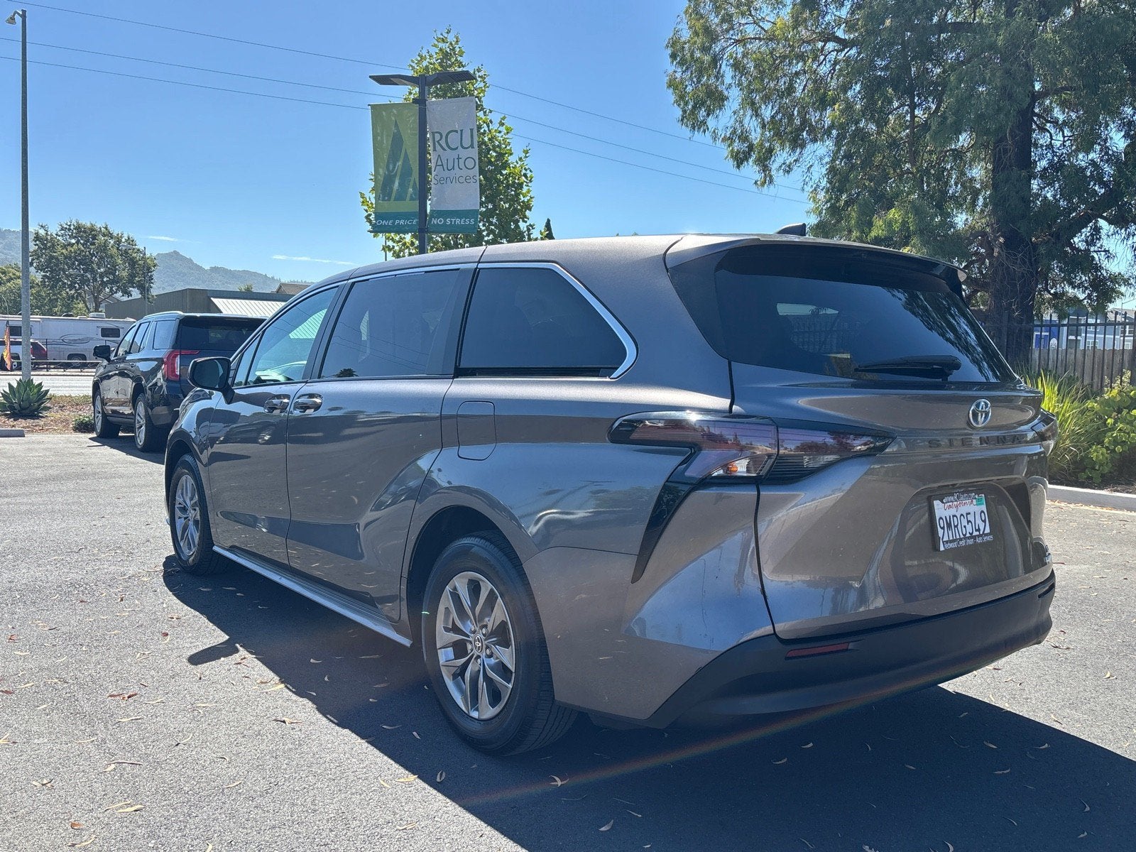 2023 Toyota Sienna LE