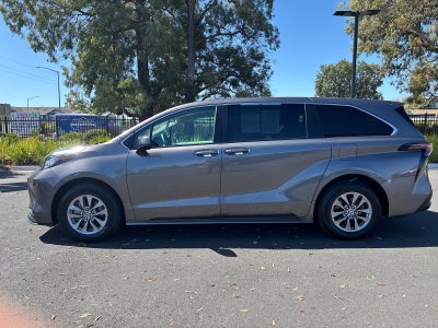 2023 Toyota Sienna LE