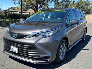 2023 Toyota Sienna LE