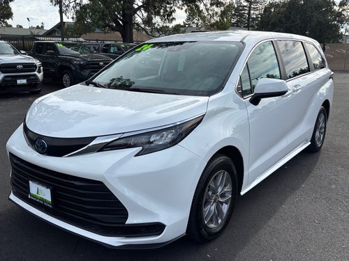 2024 Toyota Sienna LE