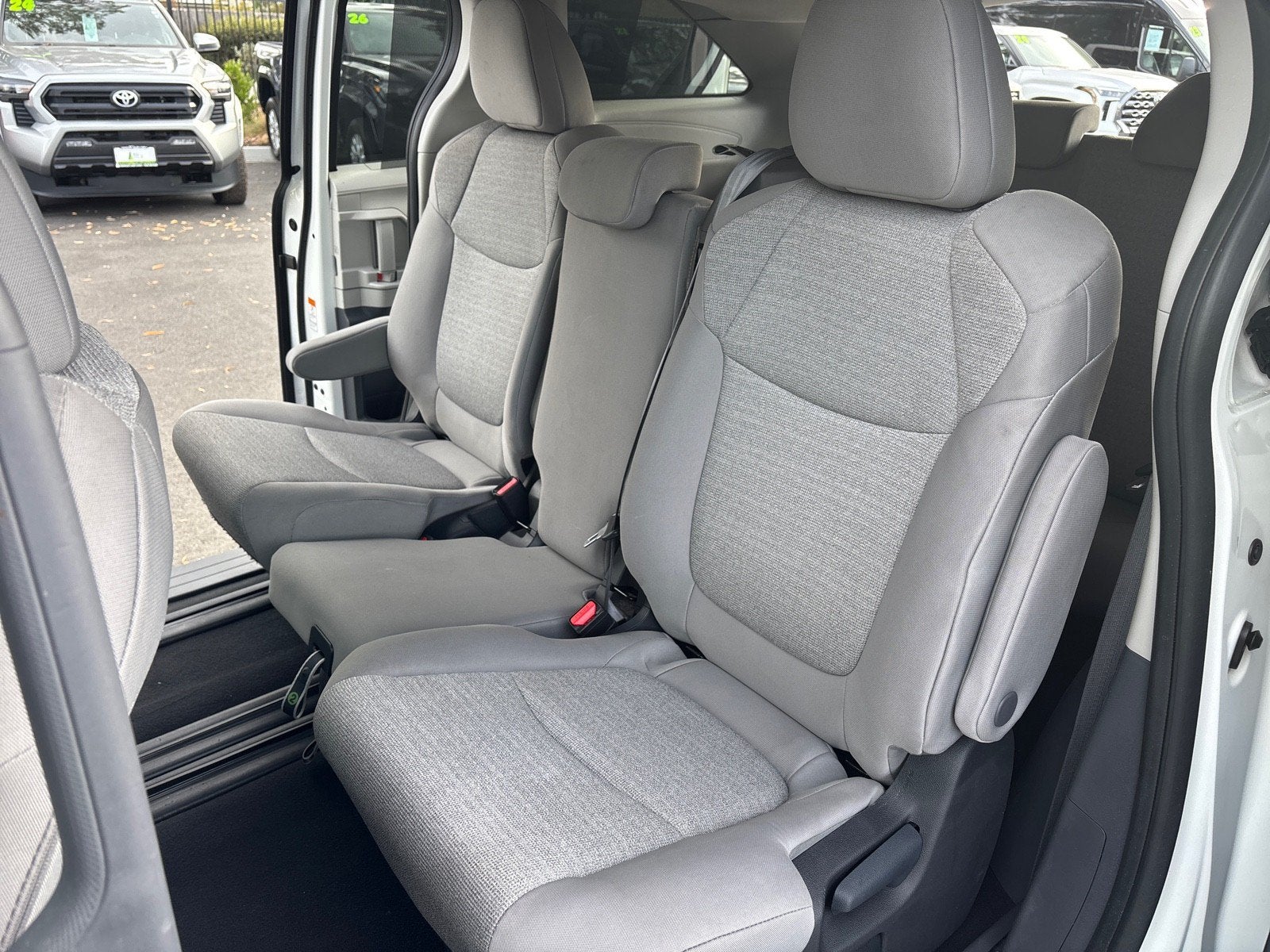 2024 Toyota Sienna LE