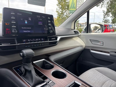 2024 Toyota Sienna LE