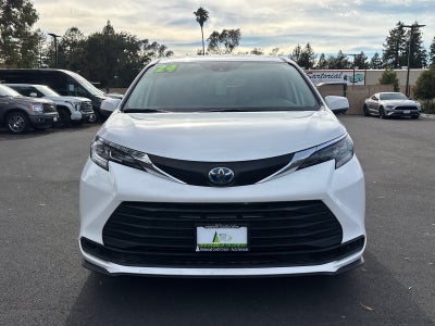 2024 Toyota Sienna LE