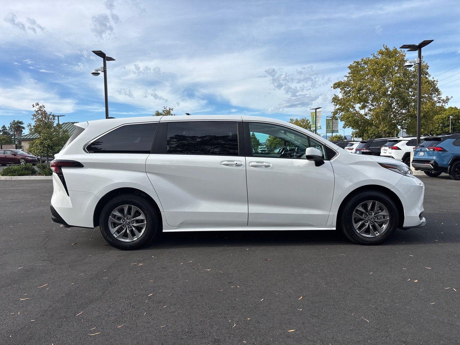2024 Toyota Sienna LE