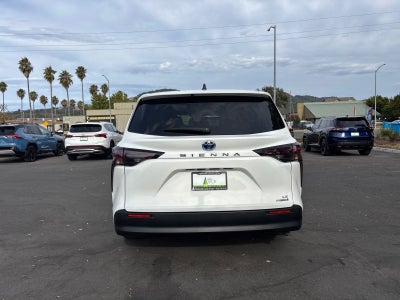 2024 Toyota Sienna LE