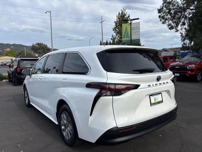 2024 Toyota Sienna LE