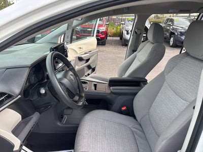 2024 Toyota Sienna LE