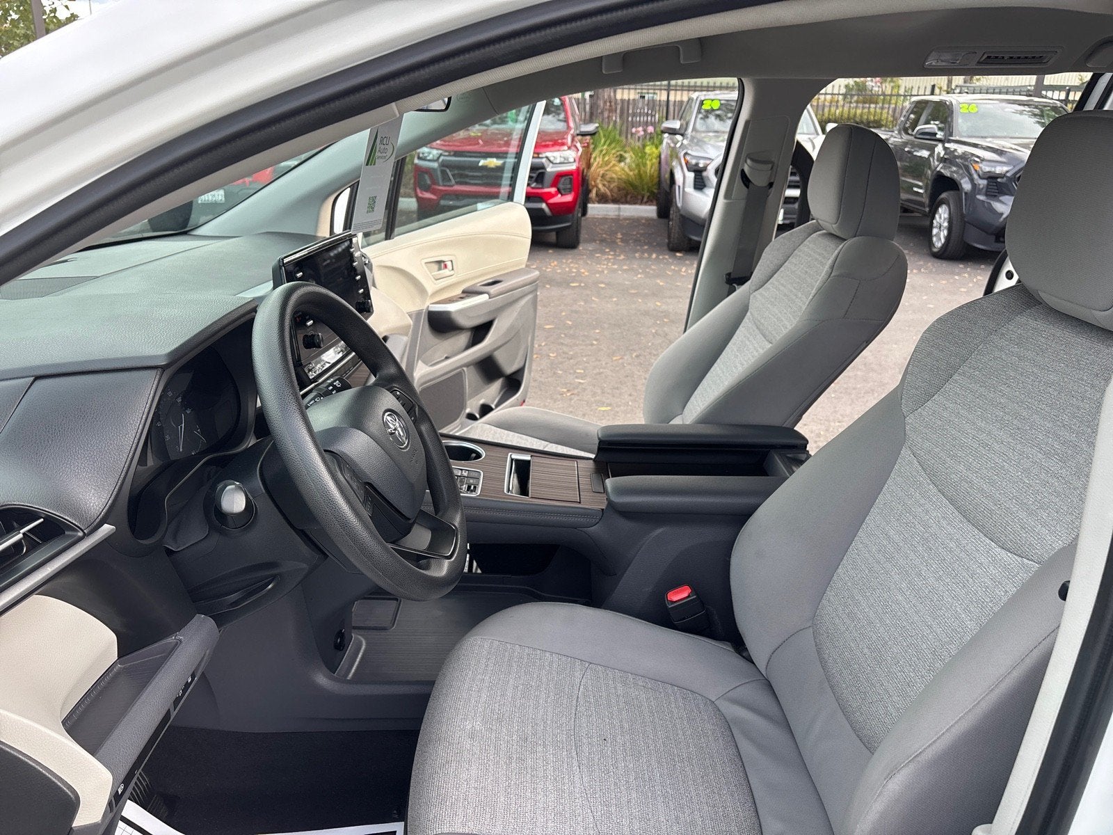 2024 Toyota Sienna LE