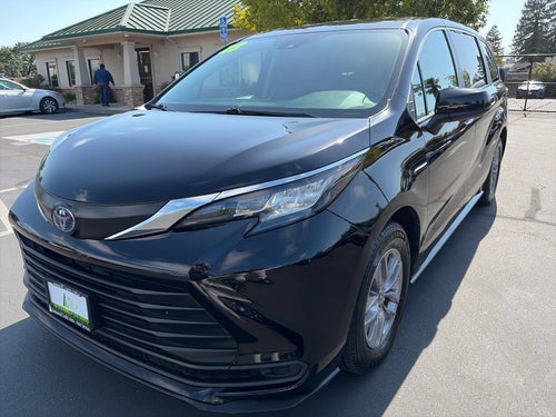 2023 Toyota Sienna LE