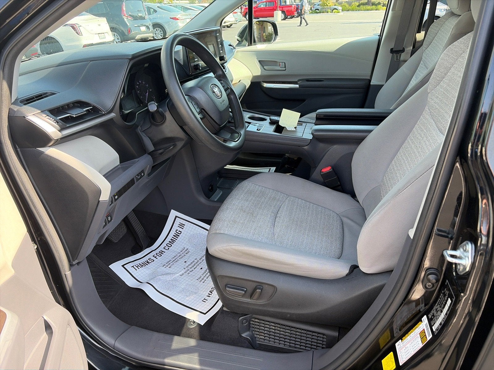 2023 Toyota Sienna LE