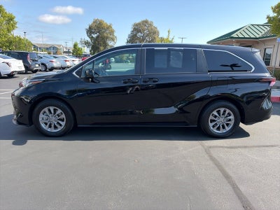 2023 Toyota Sienna LE