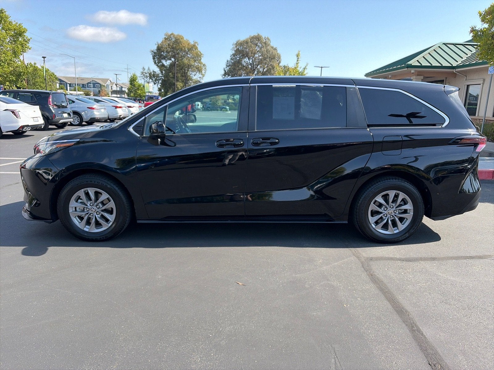 2023 Toyota Sienna LE