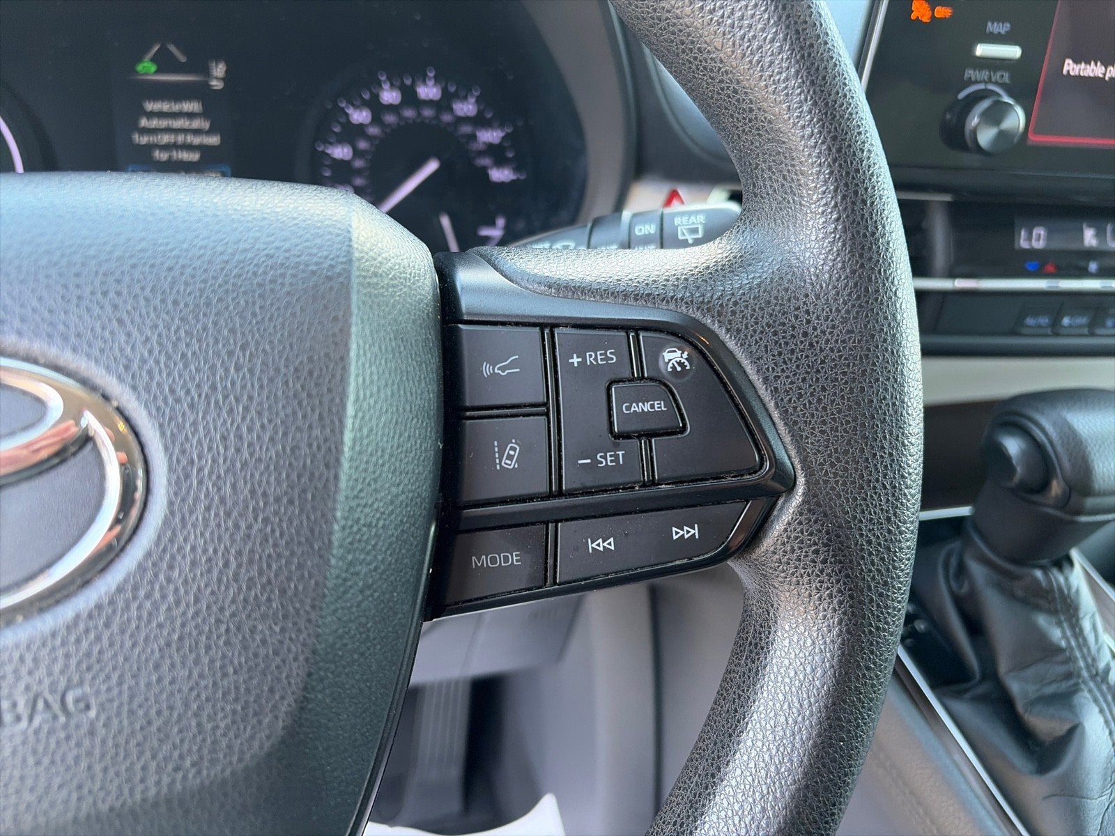 2023 Toyota Sienna LE