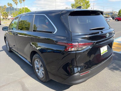 2023 Toyota Sienna LE