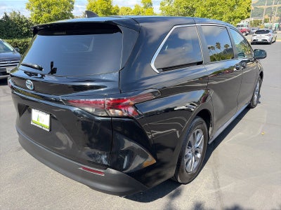 2023 Toyota Sienna LE