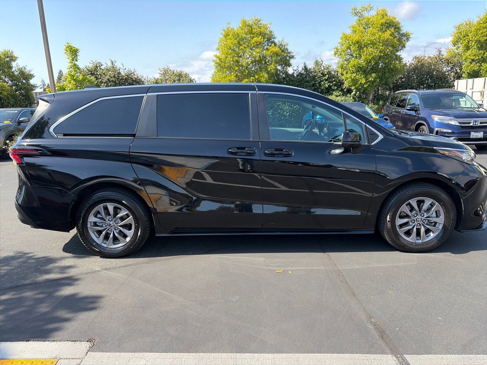 2023 Toyota Sienna LE