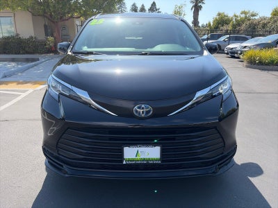 2023 Toyota Sienna LE