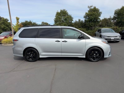 2020 Toyota Sienna SE