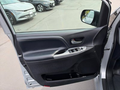2020 Toyota Sienna SE