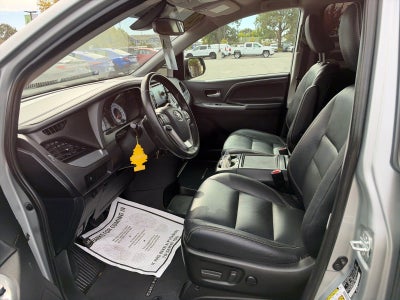 2020 Toyota Sienna SE