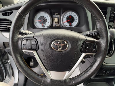 2020 Toyota Sienna SE