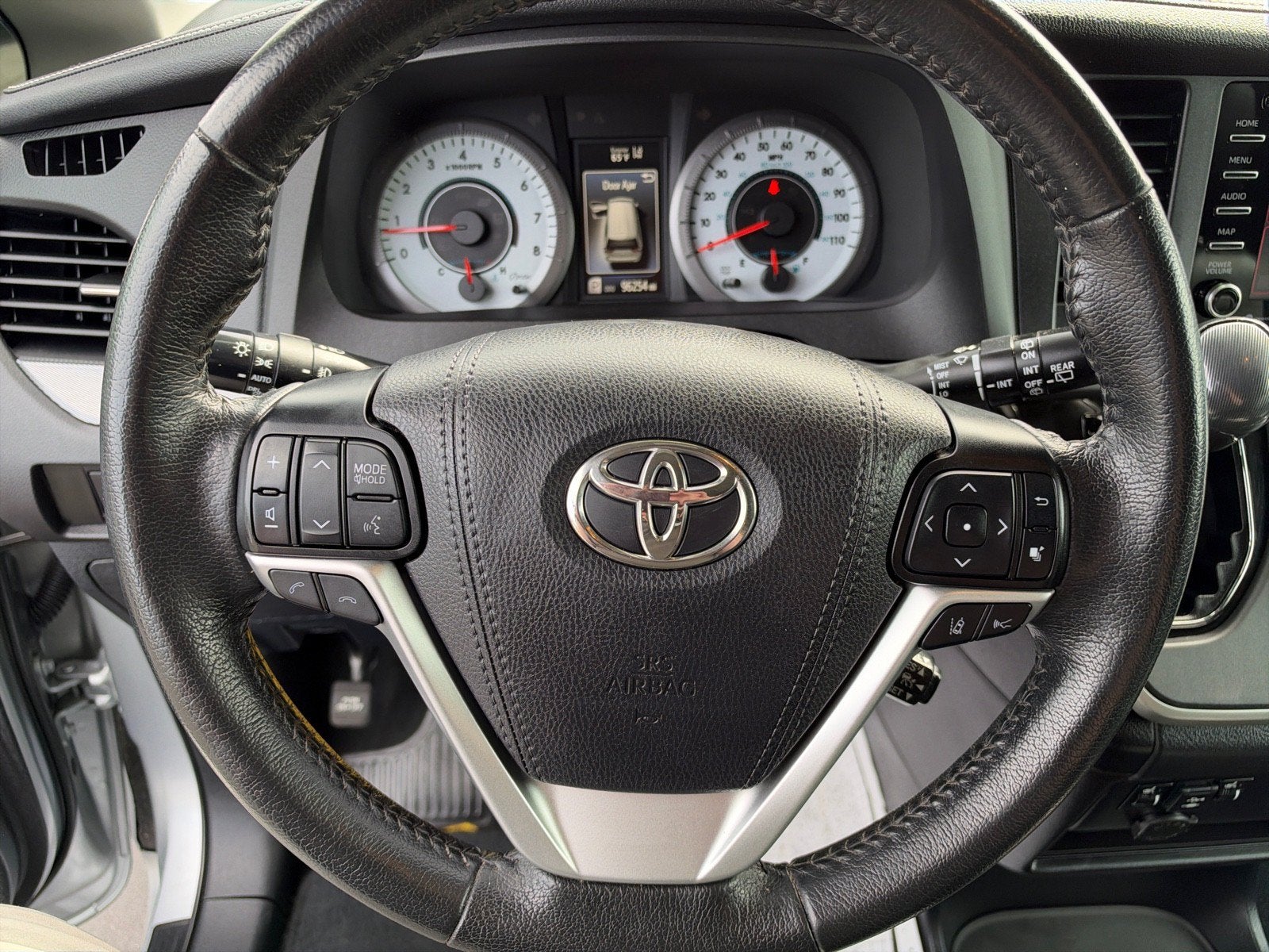 2020 Toyota Sienna SE