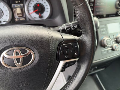 2020 Toyota Sienna SE