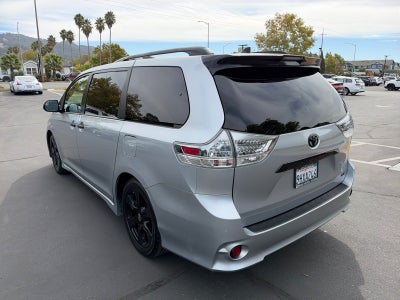 2020 Toyota Sienna SE