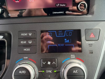 2020 Toyota Sienna SE