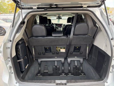 2020 Toyota Sienna SE