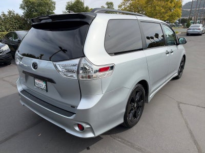2020 Toyota Sienna SE