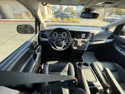 2019 Toyota Sienna SE