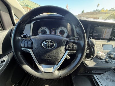 2019 Toyota Sienna SE