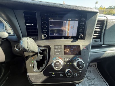2019 Toyota Sienna SE