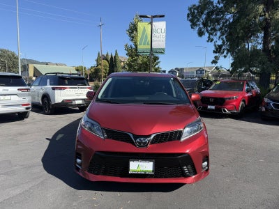2019 Toyota Sienna SE