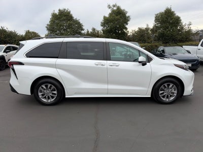 2024 Toyota Sienna XLE