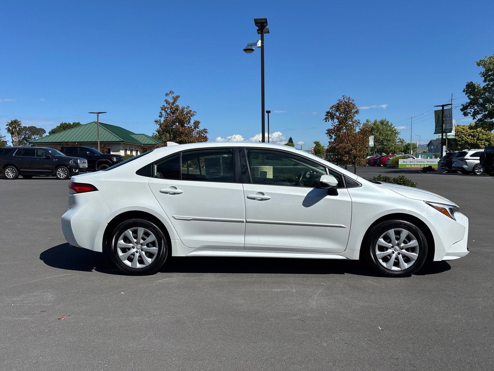 2025 Toyota Corolla Hybrid LE