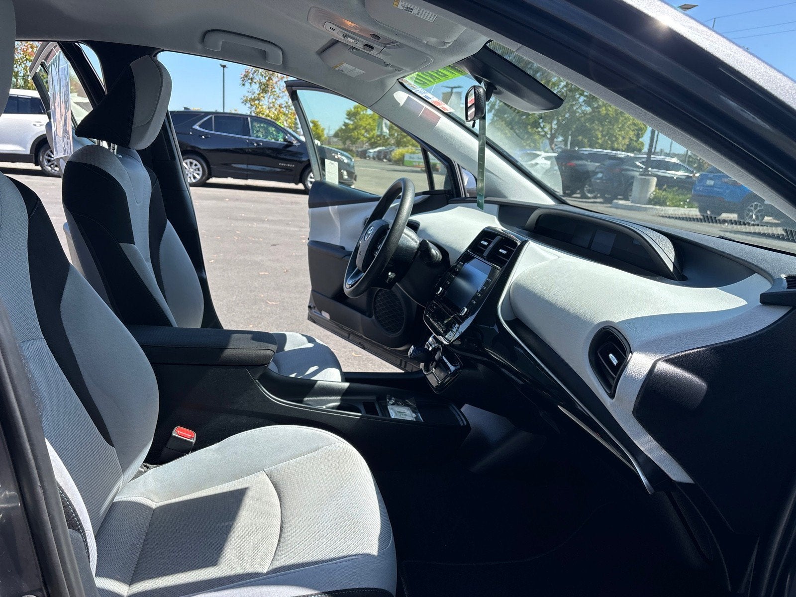 2022 Toyota Prius LE