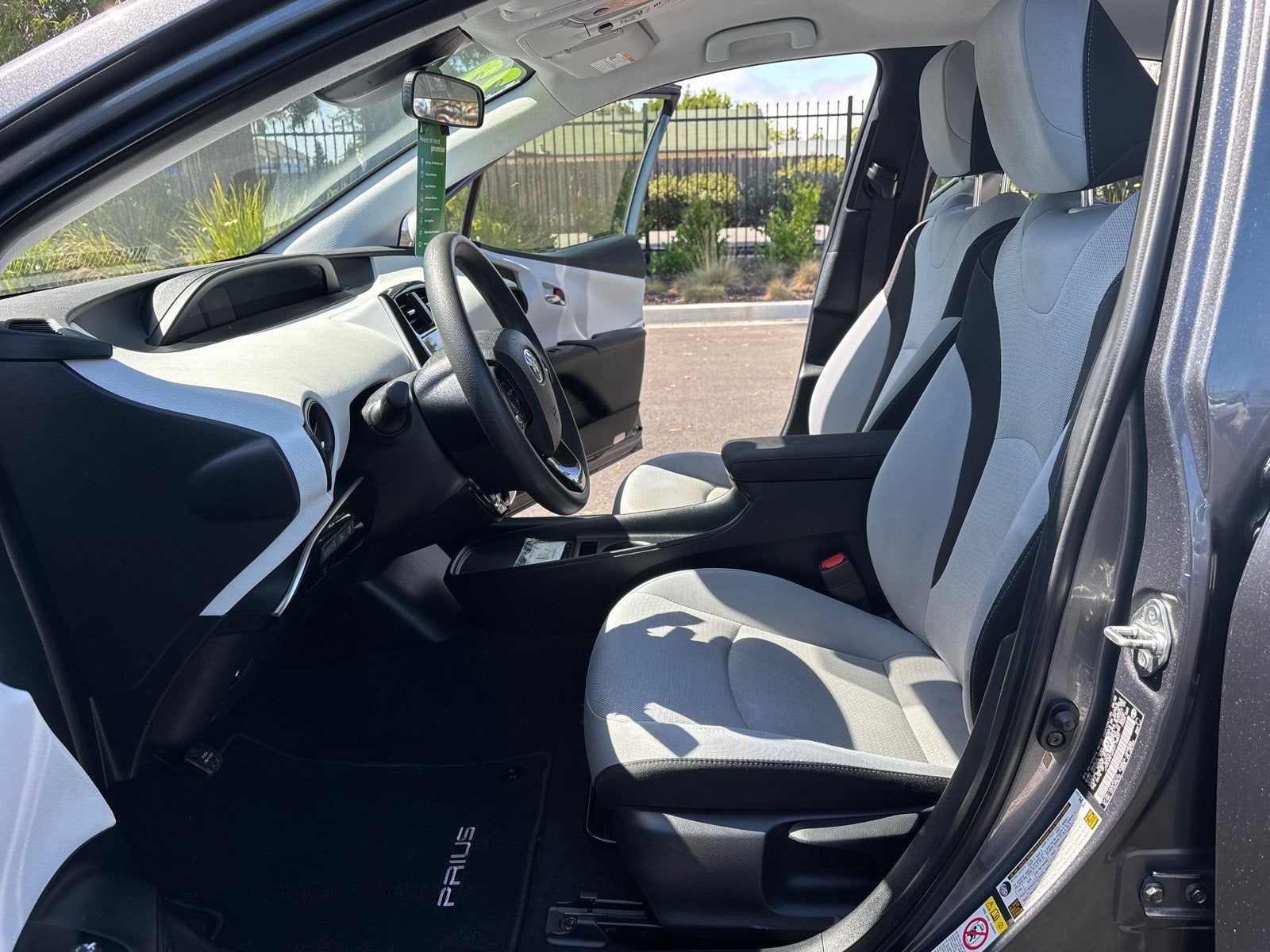 2022 Toyota Prius LE