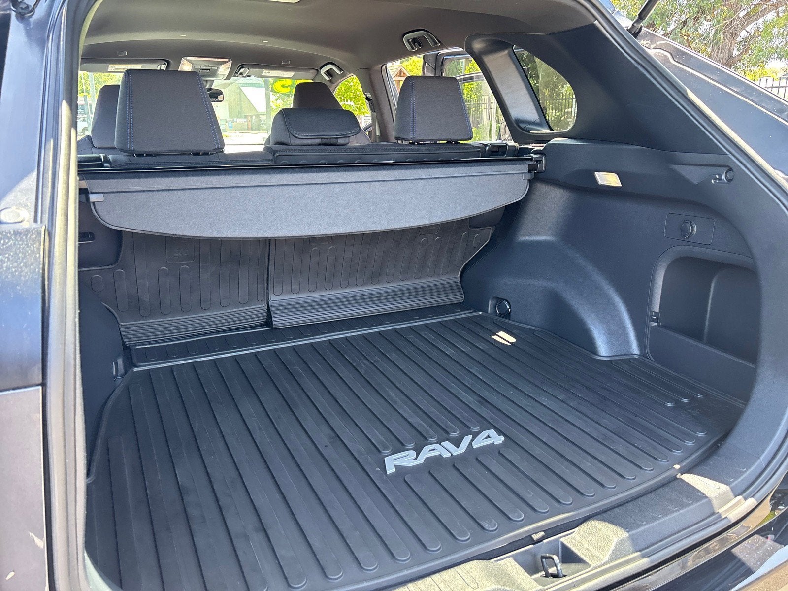 2025 Toyota RAV4 Hybrid SE