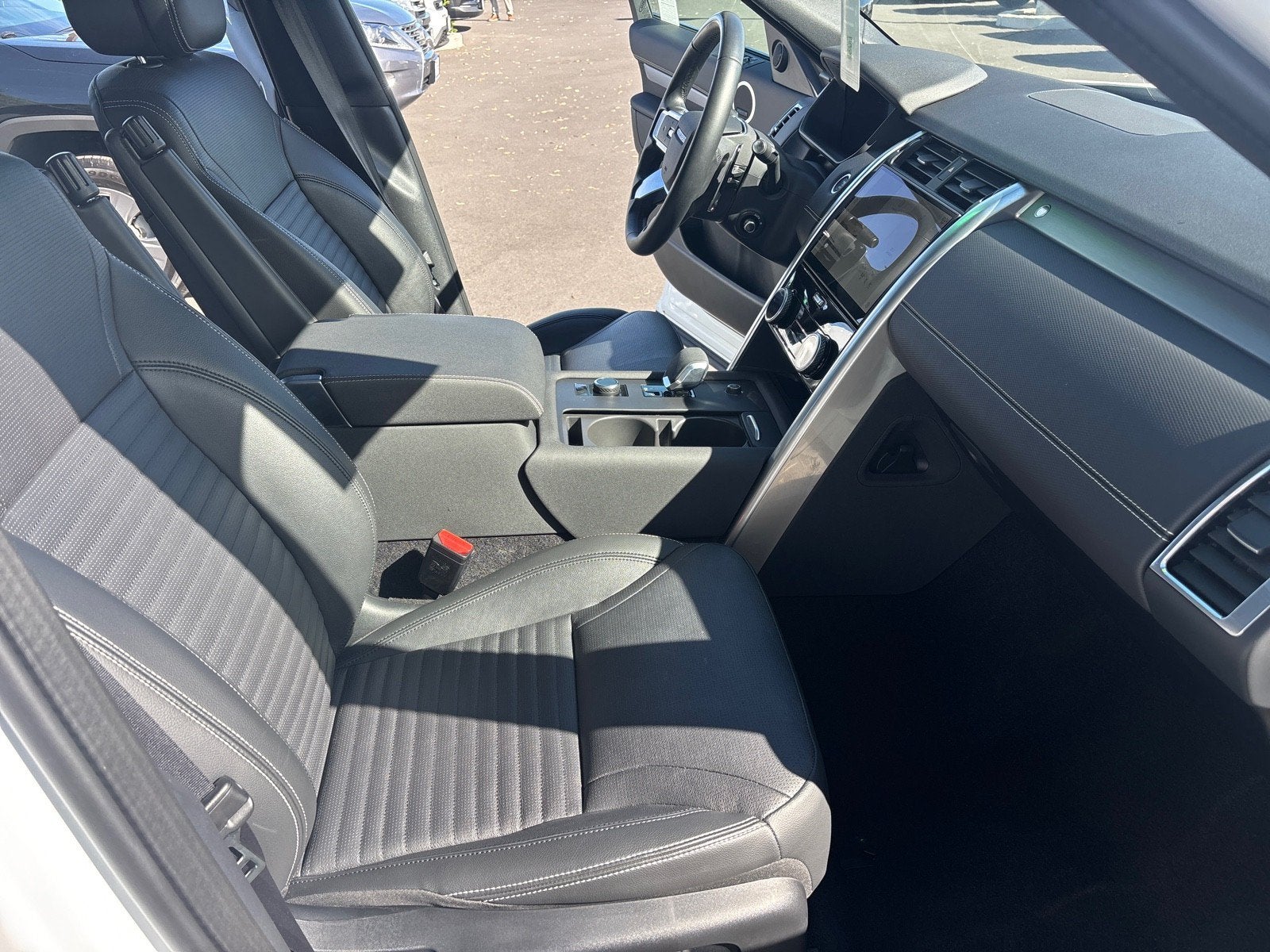 2025 Land Rover Discovery Dynamic SE